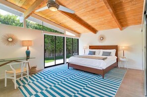 3 Schlafzimmer, Schreibtisch, Bügeleisen/Bügelbrett, Reisekinderbett