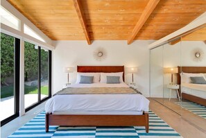 3 bedrooms, desk, iron/ironing board, travel crib - Twin Palms Mid-Century w Private Pool/Spa & Views (Palm Springs)