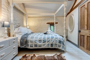 1 habitación, escritorio, tabla de planchar con plancha y wifi 