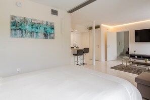 2 bedrooms, iron/ironing board, travel cot, free WiFi - BEACHFRONT Stunning 2 Bed 2 Bath w/ Free Parking (Miami Beach)