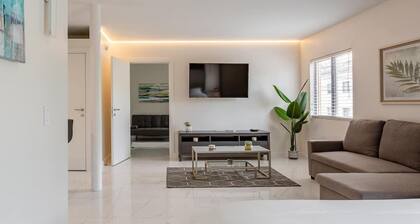 BEACHFRONT Stunning 2 Bed 2 Bath w/ Free Parking