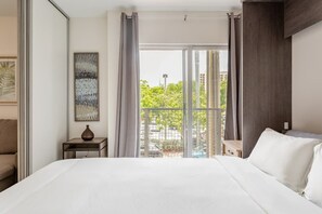 2 bedrooms, iron/ironing board, travel cot, free WiFi - BEACHFRONT Stunning 2 Bed 2 Bath w/ Free Parking (Miami Beach)