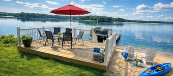 PONTOON BOAT NOW INCLUDED! KAYAKS! Waterfront Cottage on Mona Lake with HOT TUB!