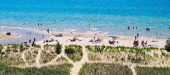 PONTOON BOAT NOW INCLUDED! KAYAKS! Waterfront Cottage on Mona Lake with HOT TUB!