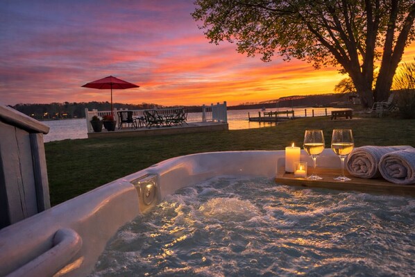 Outdoor spa tub