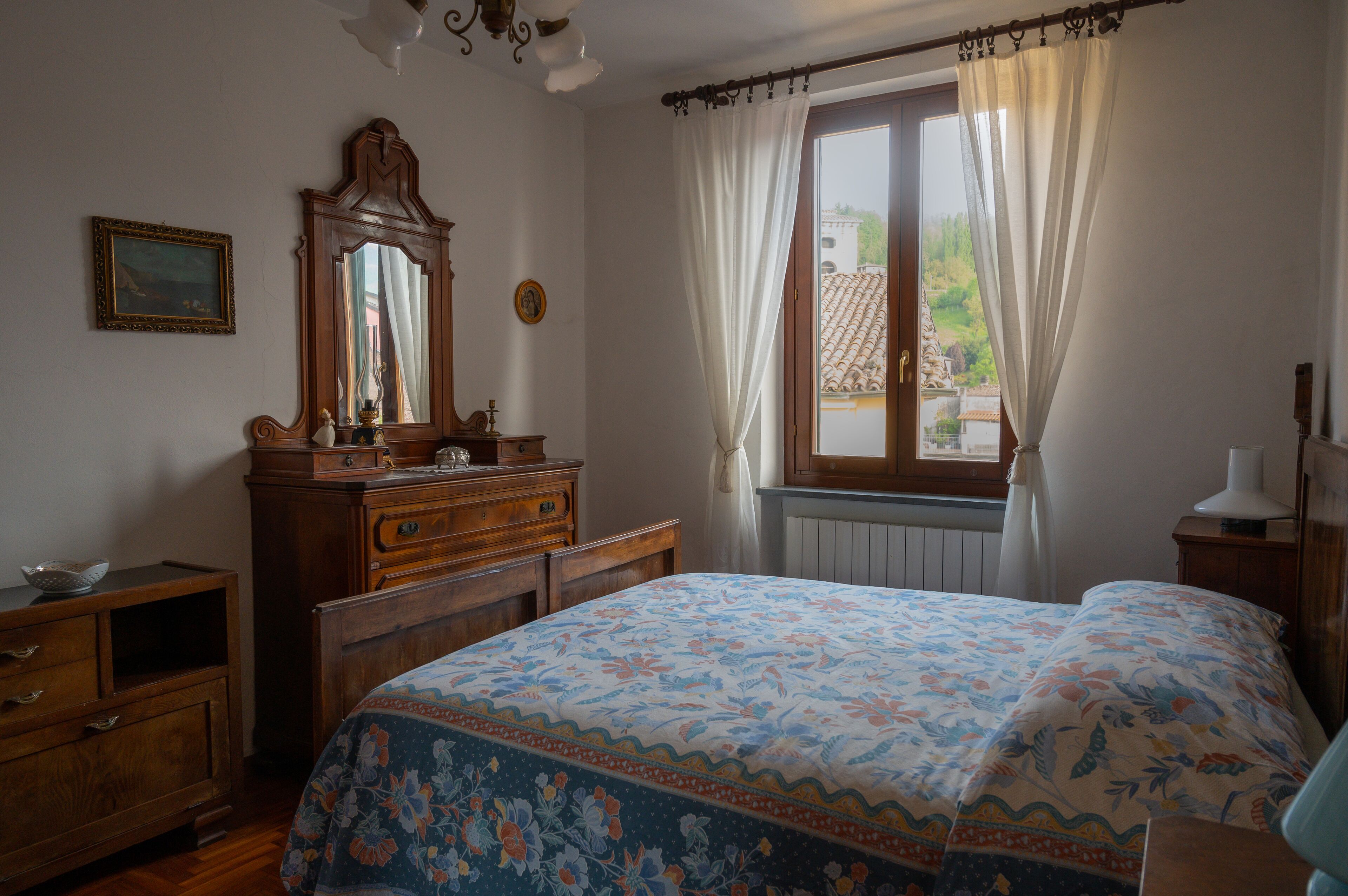 3 chambres, bureau, fer et planche à repasser, lit parapluie