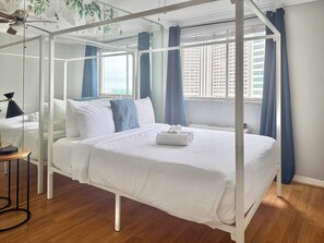 2 bedrooms, desk, iron/ironing board, WiFi