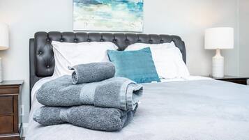 2 slaapkamers, een bureau, een strijkplank/strijkijzer, wifi