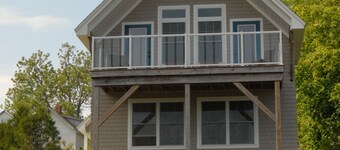 Summer special! Adorable Whale's Tail guest cottage.