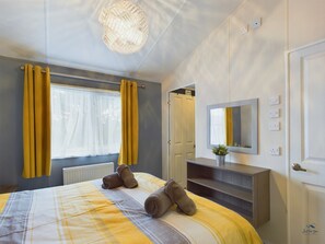 2 habitaciones, tabla de planchar con plancha y cuna de viaje 