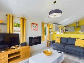 TV, offices - Discounted Ferries with Medina Rise Lodge (Great Thorness)