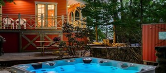 Lakewood Lux Property - Big Red Cottage at Treetops - HOT TUB