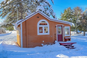 Exterior - Cozy Haley Pond Waterfront Cottage in Downtown Rangeley (Rangeley)