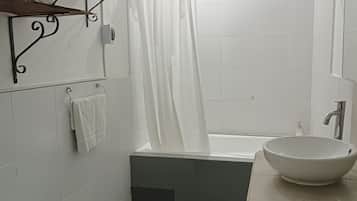 Superior-Doppelzimmer | Badezimmer | Dusche, Handtücher