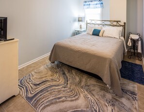 1 chambre, bureau, fer et planche à repasser, Wi-Fi gratuit