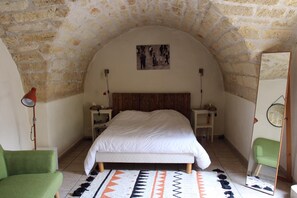 3 chambres, fer et planche à repasser, Wi-Fi, draps fournis