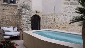 Piscine extérieure, piscine chauffée