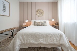 4 chambres, bureau, fer et planche à repasser, accès au Wi-Fi (inclus)