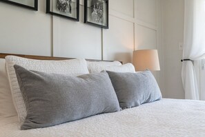 4 bedrooms, desk, iron/ironing board, free WiFi