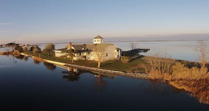 Riverside Lodge Bed & Breakfast on the Honga River UNIT A