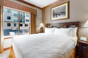 2 bedrooms, desk, iron/ironing board, WiFi