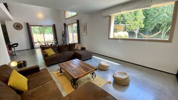 Télévision, lecteur de DVD, chaßne hi-fi