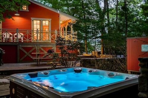 The Lookout Cottage at Treetops by Lakewood Lux