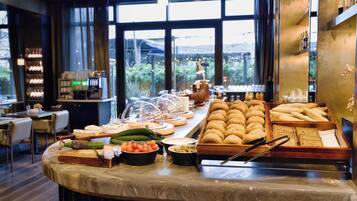 Frühstücksbuffet unter der Woche gegen Gebühr