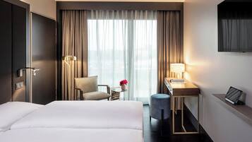 Business-Zimmer, Nichtraucher | Allergikerbettwaren, Zimmersafe, Schreibtisch, Verdunkelungsvorhänge