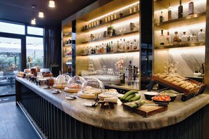 Buffet breakfast on weekdays (EUR 19 per person) - Hotel AMANO East Side (Berlin)
