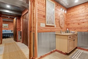 3 Schlafzimmer, Schreibtisch, kostenloses WLAN, Bettwäsche