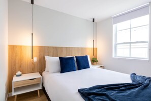 Room - 2BR + Private Terrace | Bright & Central (Québec City)