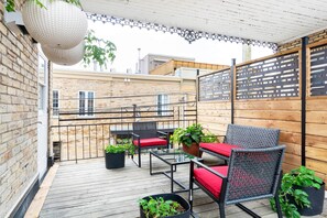 Terrace/patio - 2BR + Private Terrace | Bright & Central (Québec City)