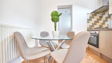 House | In-room dining