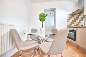 House | In-room dining