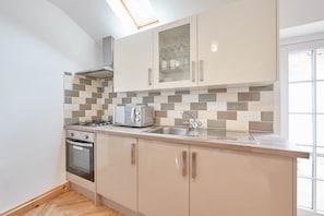House | Private kitchen | Fridge, microwave, oven, stovetop