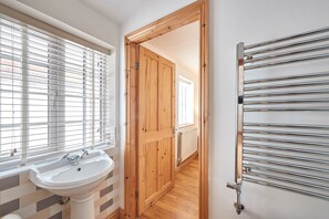 Bathroom - Little Treasure (Whitby)