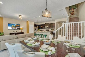 Dining - Themed rooms - Resort acess (Kissimmee)