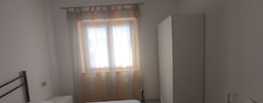 2 bedrooms, bed sheets - townhouse (Limpiddu)