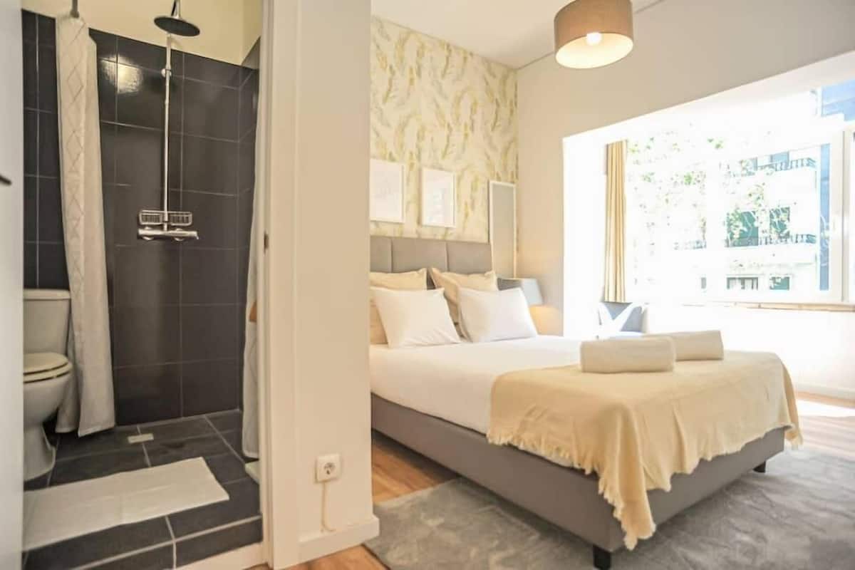 Camera doppia, bagno privato (7) | Con stile personalizzato, con arredamento individuale, una scrivania