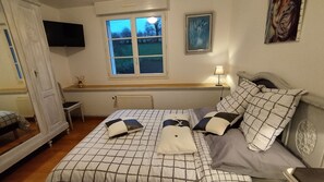 4 bedrooms, iron/ironing board, travel cot, free WiFi