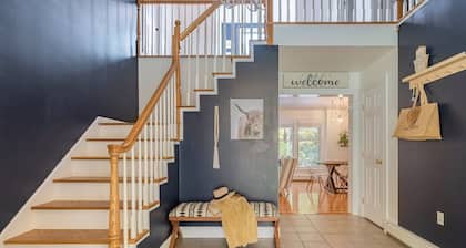 The Great Escape Ski Cottage w/HOT TUB @ Great Barrington