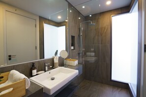 Duplex, 1 Bedroom, Balcony + Free Coworking Space | Bathroom | Shower, rainfall showerhead, free toiletries, bidet