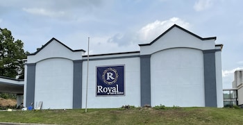 The Royal Inn & Suites