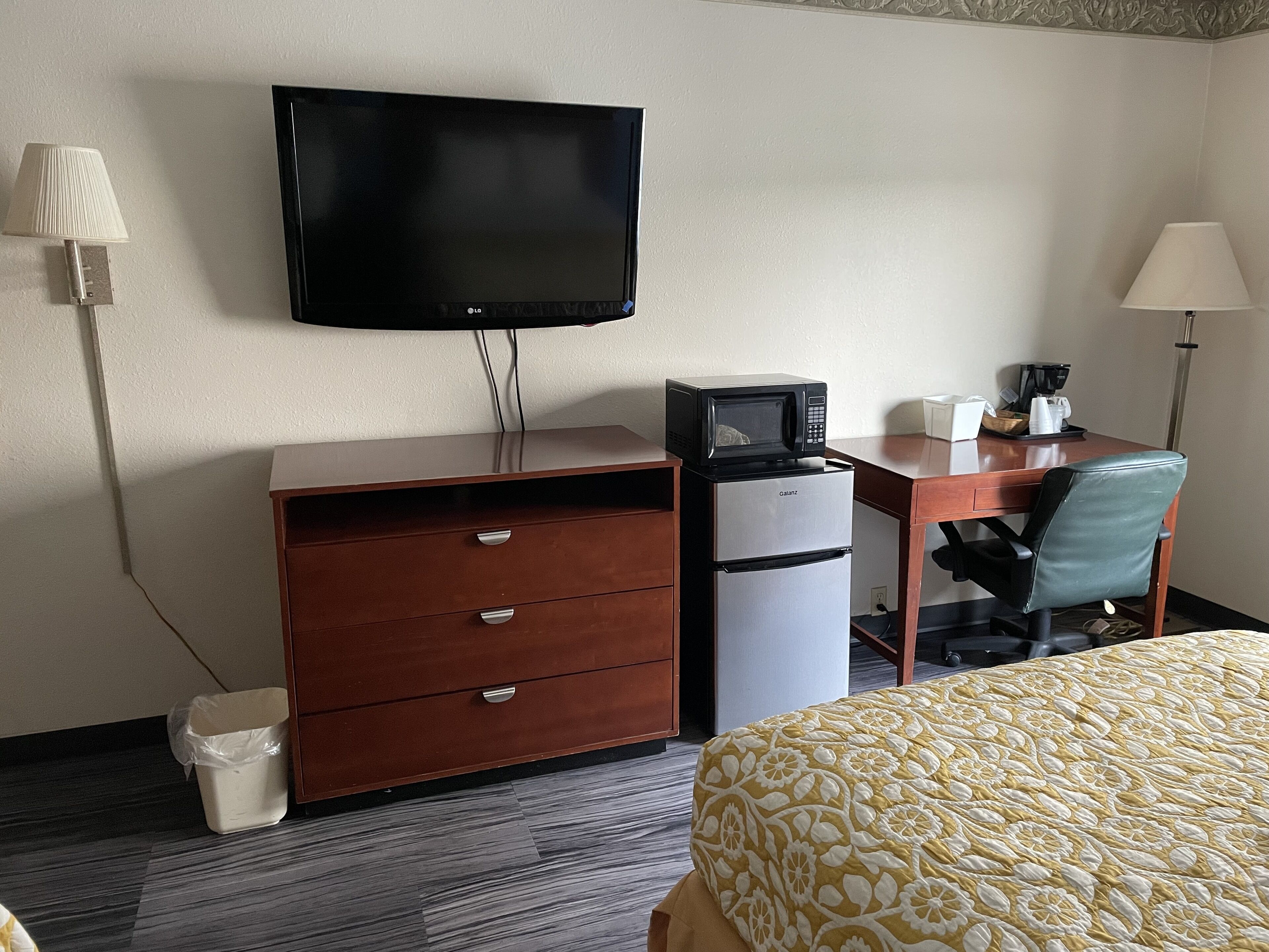 The Royal Inn & Suites — photo 15