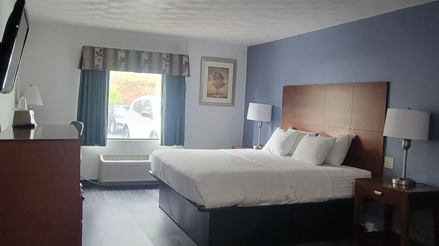 The Royal Inn & Suites
