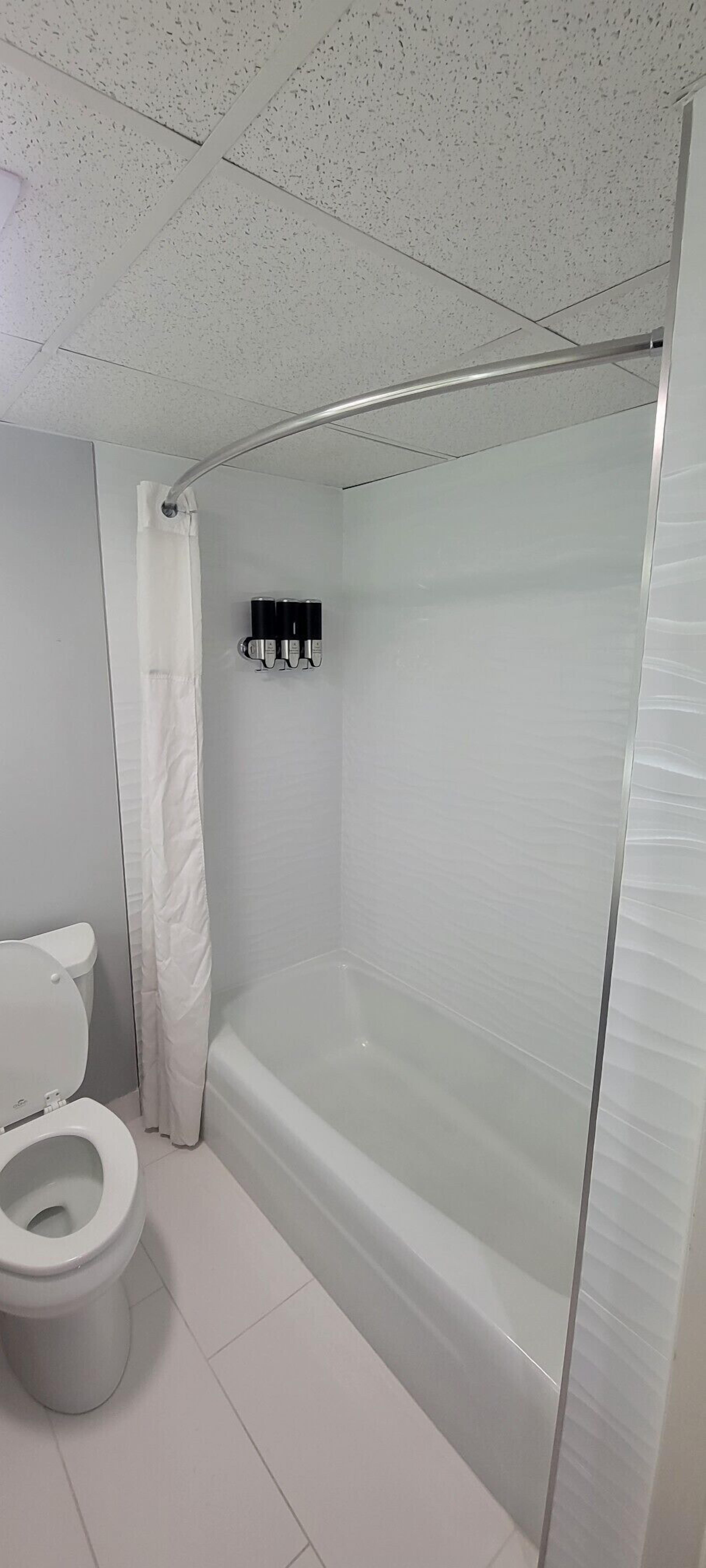 The Royal Inn & Suites — photo 13