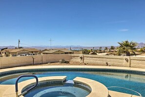 Outdoor pool, a heated pool - 5 bdrm Lakeview Compound- Pool & Spa- Boat parking-Pet friendly- Basketball game (Lake Havasu City)
