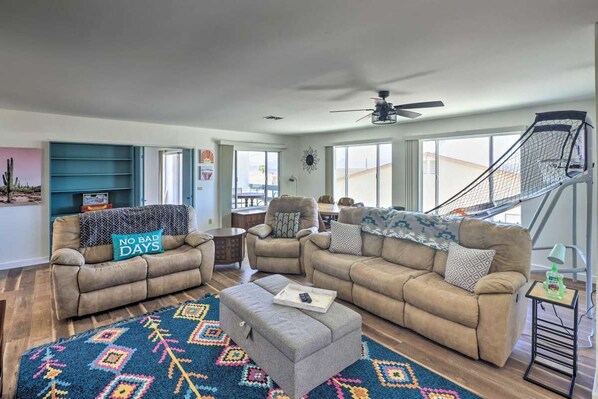 Smart TV, video games, books - 5 bdrm Lakeview Compound- Pool & Spa- Boat parking-Pet friendly- Basketball game (Lake Havasu City)