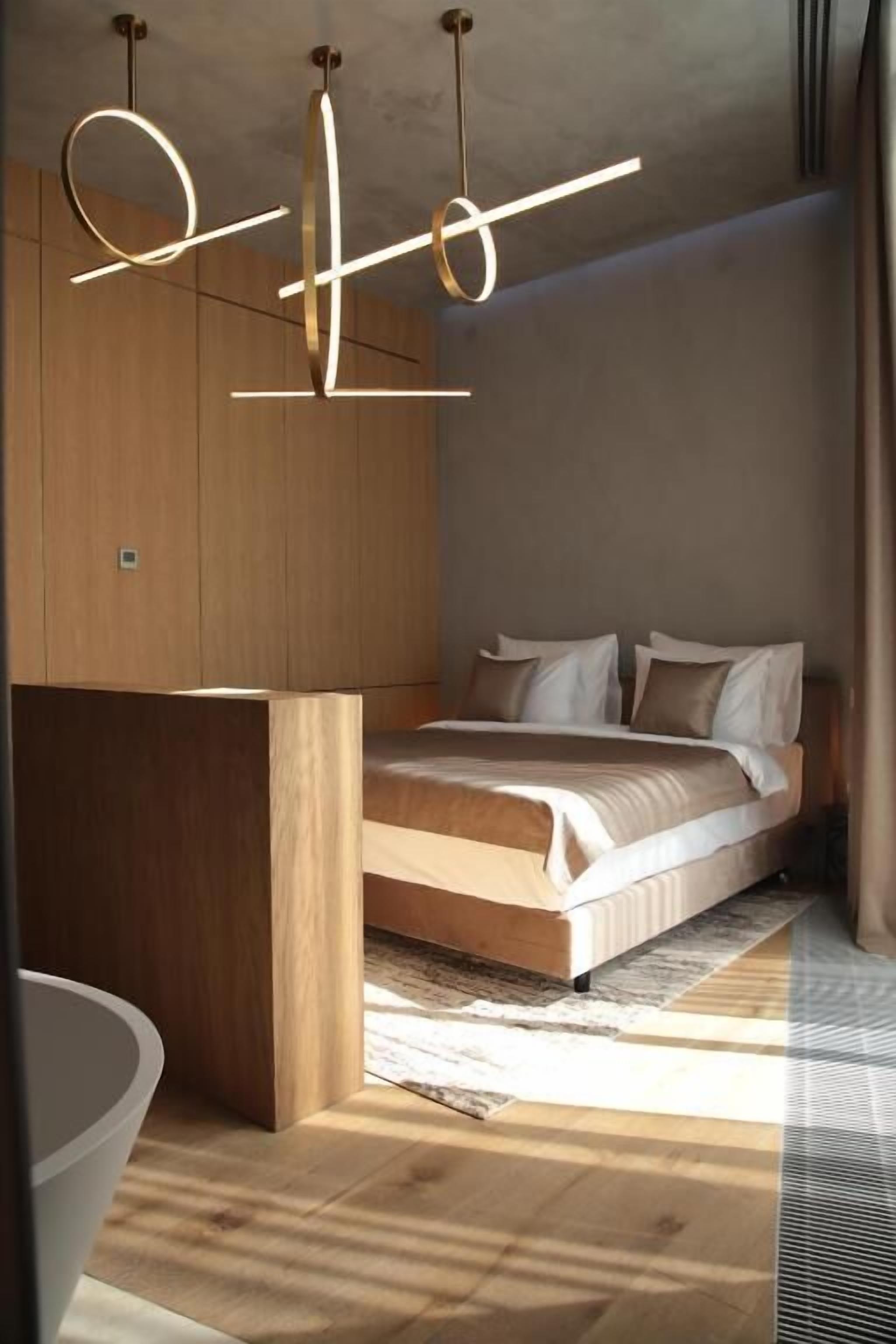 Surmatelas, minibar, coffres-forts dans les chambres, rideaux occultants